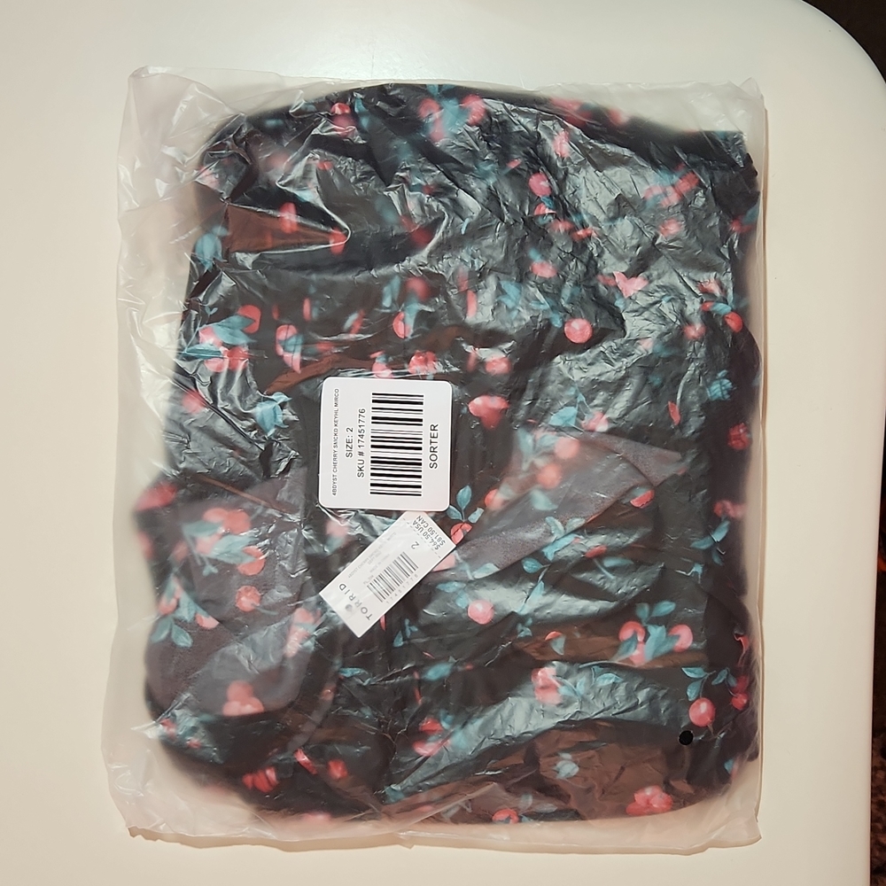 ❤️NWT TORRID CHERRY KEYHOLE BUST SILKY, STRETCHY SNAP BOTTOM BODYSUIT - PLUS 2X - Picture 4 of 8